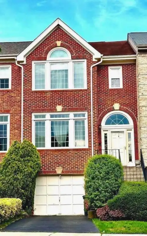 Picturesque Building View Of Franconia, VA | Dynamax Wraps